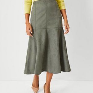 Ann Taylor Seamed A-Line Skirt, Green, Size 00
